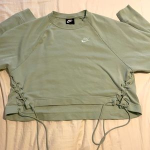 NIKE CROPPED LONG SLEEVE SHIRT MINT GREEN SIZE M